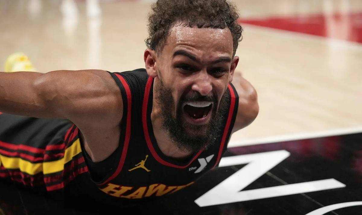 包含斯图加特训练开放日，关键时刻篮板制胜引欢呼，NBA常规赛在即，更衣室氛围转暖的词条