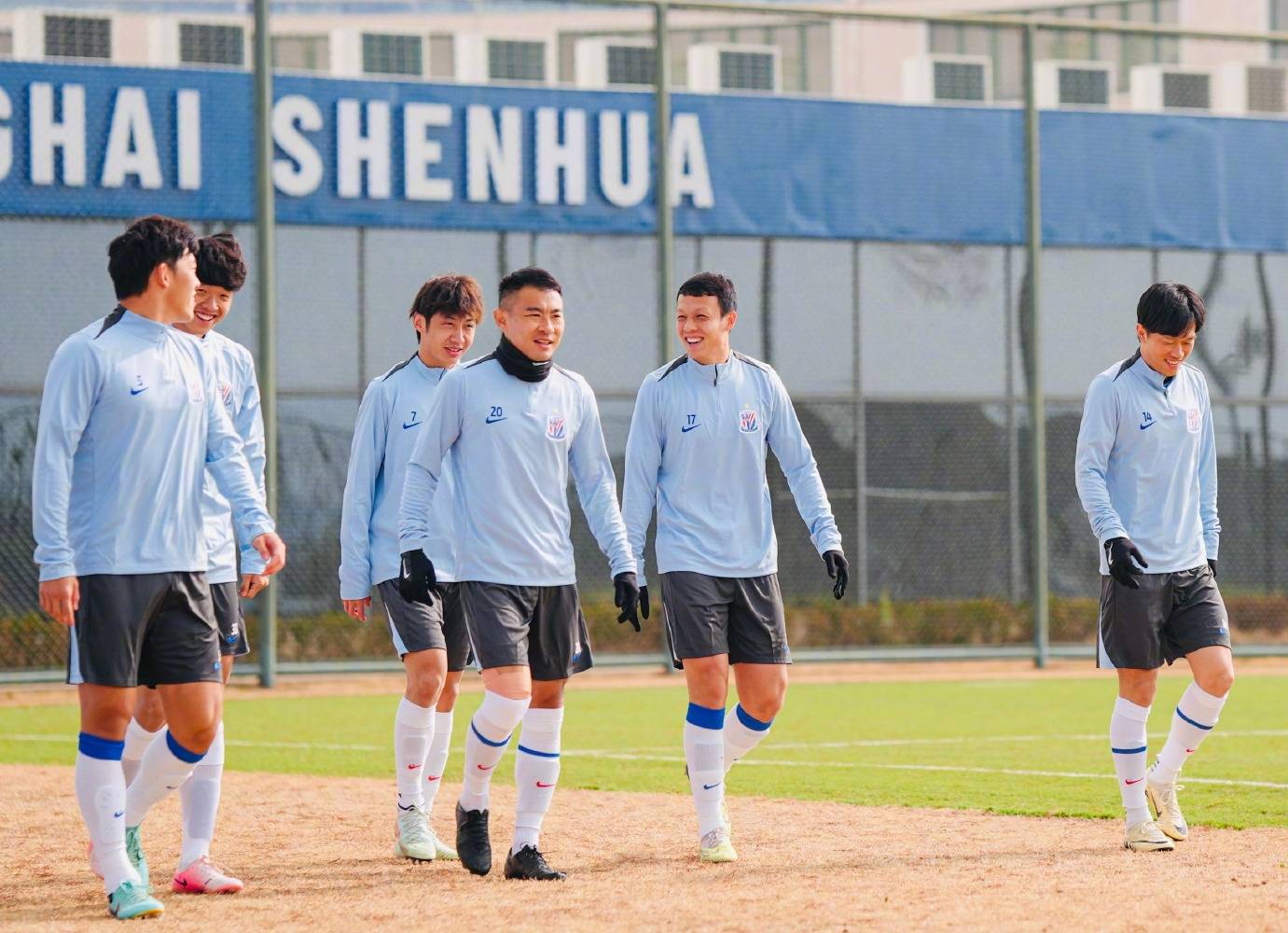 关于今晚体能课后；华盛顿奇才外线爆发备战中超；赛场秩序良好；团队化学反应显著的信息