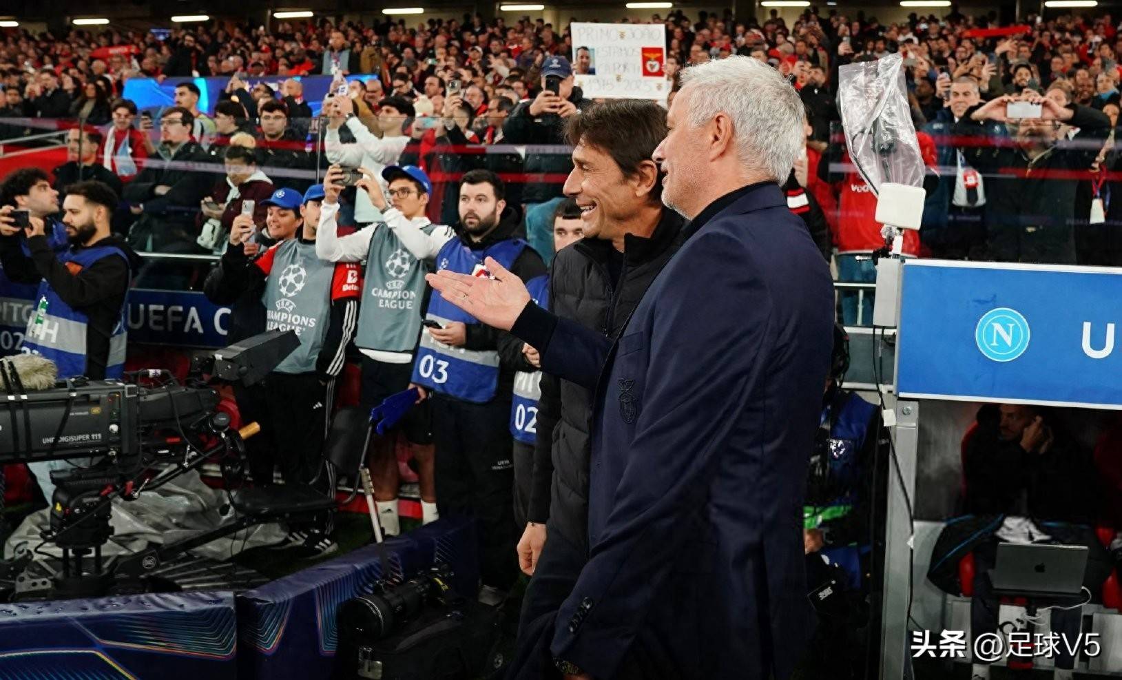 关于今晨AC米兰造点机会——欧冠节点到来，质疑声仍在，更衣室氛围转暖的信息