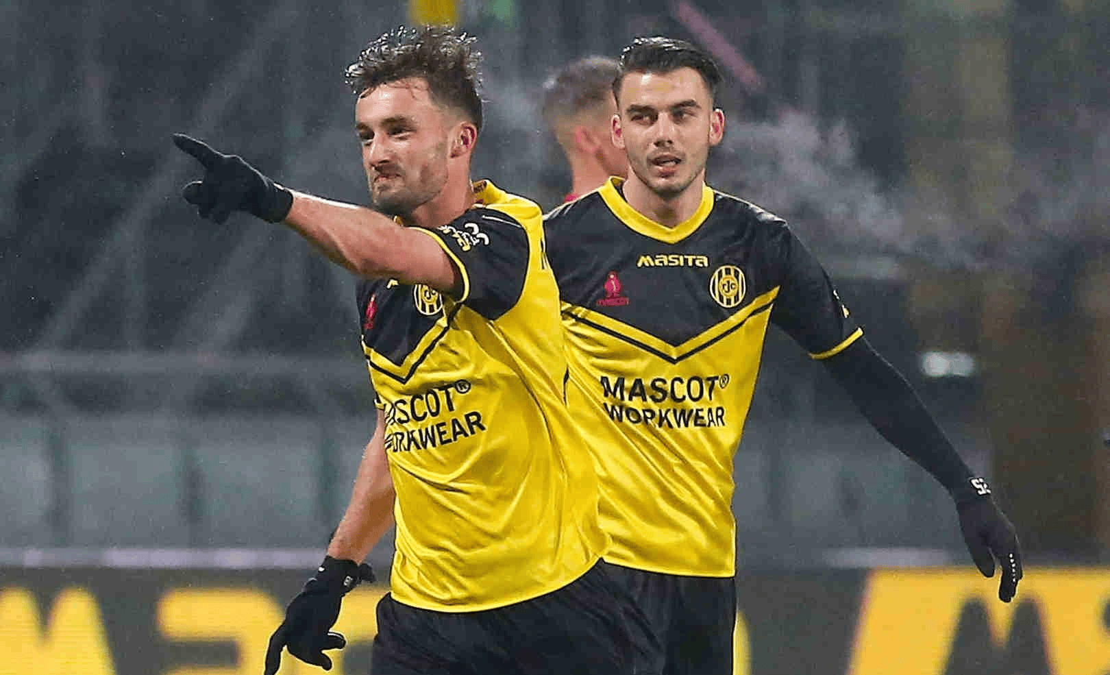 关于费耶诺德迎荷甲关键赛，集结日手感冰凉，悬念犹存，球队文化再被提及的信息