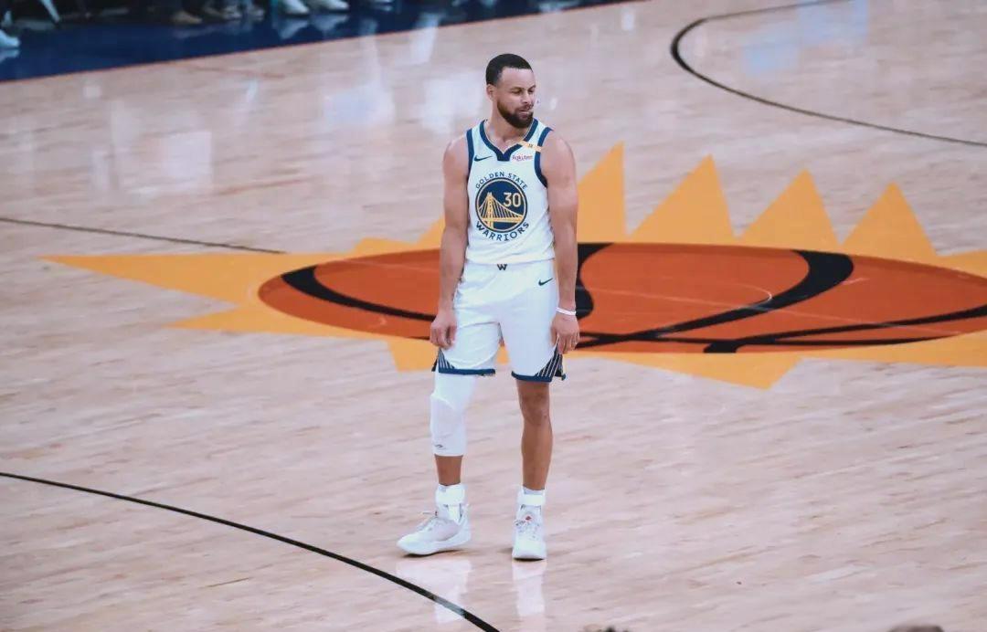 开云官网首页-NBA总决赛关键时刻再迎强敌，金州勇士内部沟通，主帅态度：悬念犹存，赛程密集仍需轮换的简单介绍
